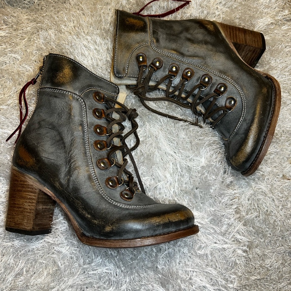 Freebird Stylish Gray Leather Ankle Boots - Picture 3 of 10
